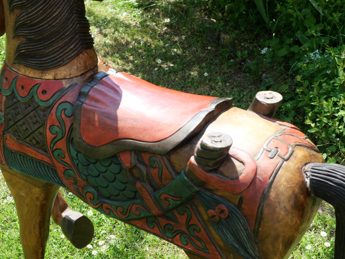 Grand cheval cérémoniel en bois sculpté et polychrome – Inde, probablement Rajasthan  Spectacul-photo-3