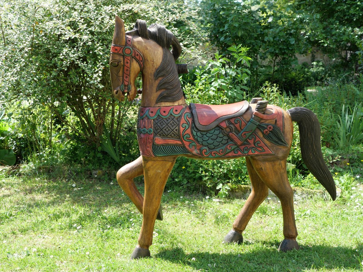 Grand cheval cérémoniel en bois sculpté et polychrome – Inde, probablement Rajasthan  Spectacul