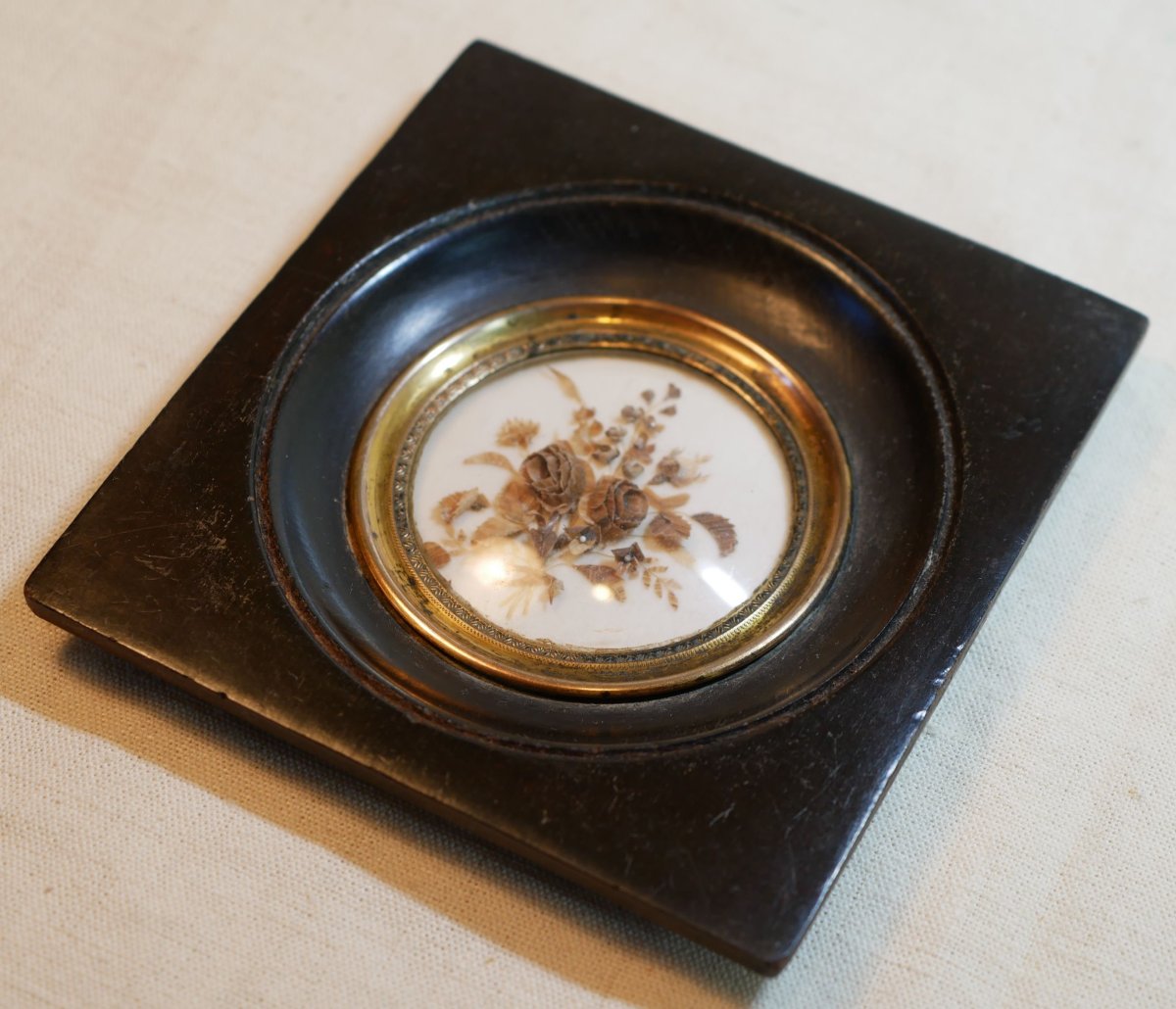  Memento Mori Hair Frame, Ivory Plaque With Bouquet Design, Curved Glass, Napoleon III Style Ssl26chv002-photo-2