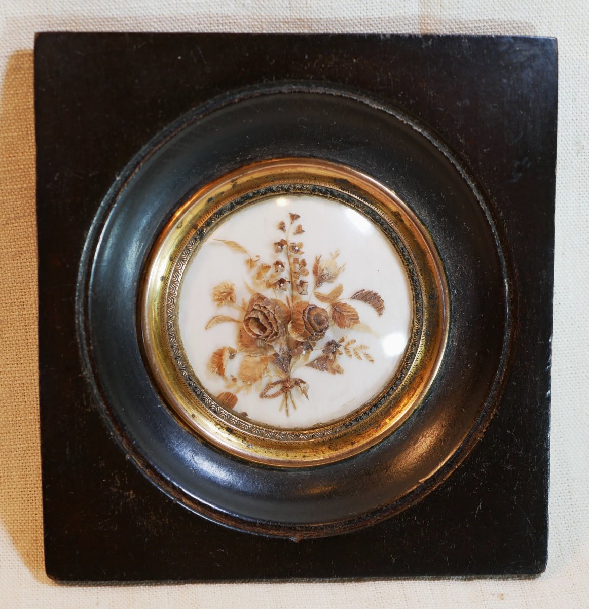  Memento Mori Hair Frame, Ivory Plaque With Bouquet Design, Curved Glass, Napoleon III Style Ssl26chv002