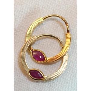 Pair Of 18k Gold Hoop Earrings Set With Sapphires, Weight 0.8 Grams Sdc25ore001