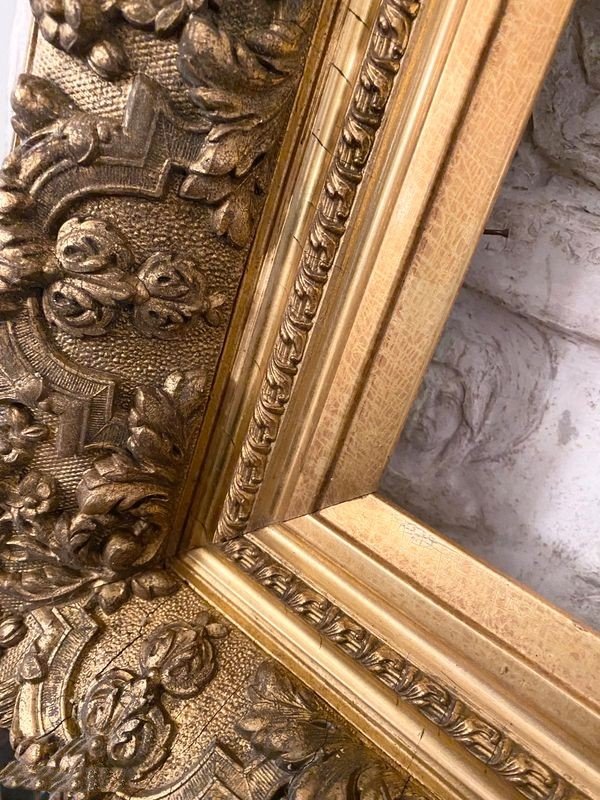 Exceptionnel et grand cadre 19ème siècle bois et stuc avec dorure d'origine-photo-2
