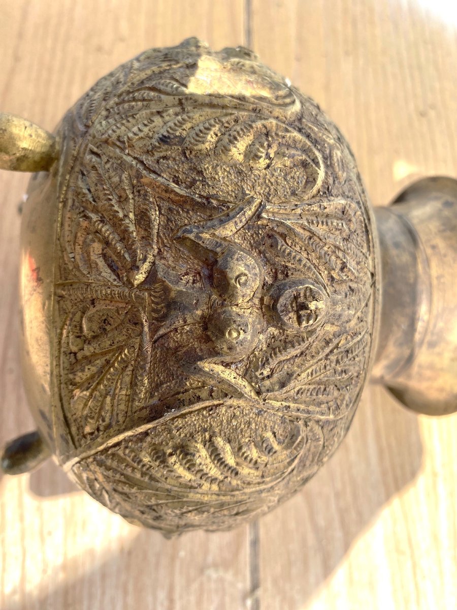 Antique Lota Pot From India Or Sri Lanka, Made Of Bronze - Ceremonial Pot With A Handle-photo-2