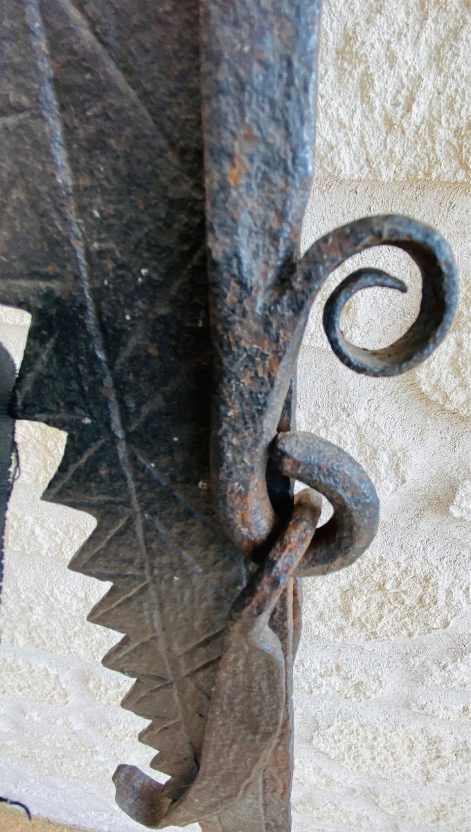 Crémaillère de cheminée en fer forgé d'époque 17ème siècle - Croix de Lorraine-photo-1
