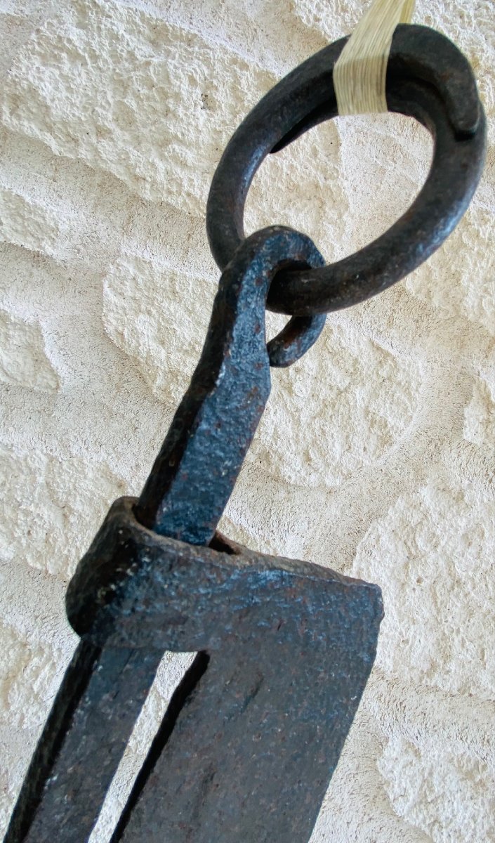Crémaillère de cheminée en fer forgé d'époque 17ème siècle - Croix de Lorraine-photo-7