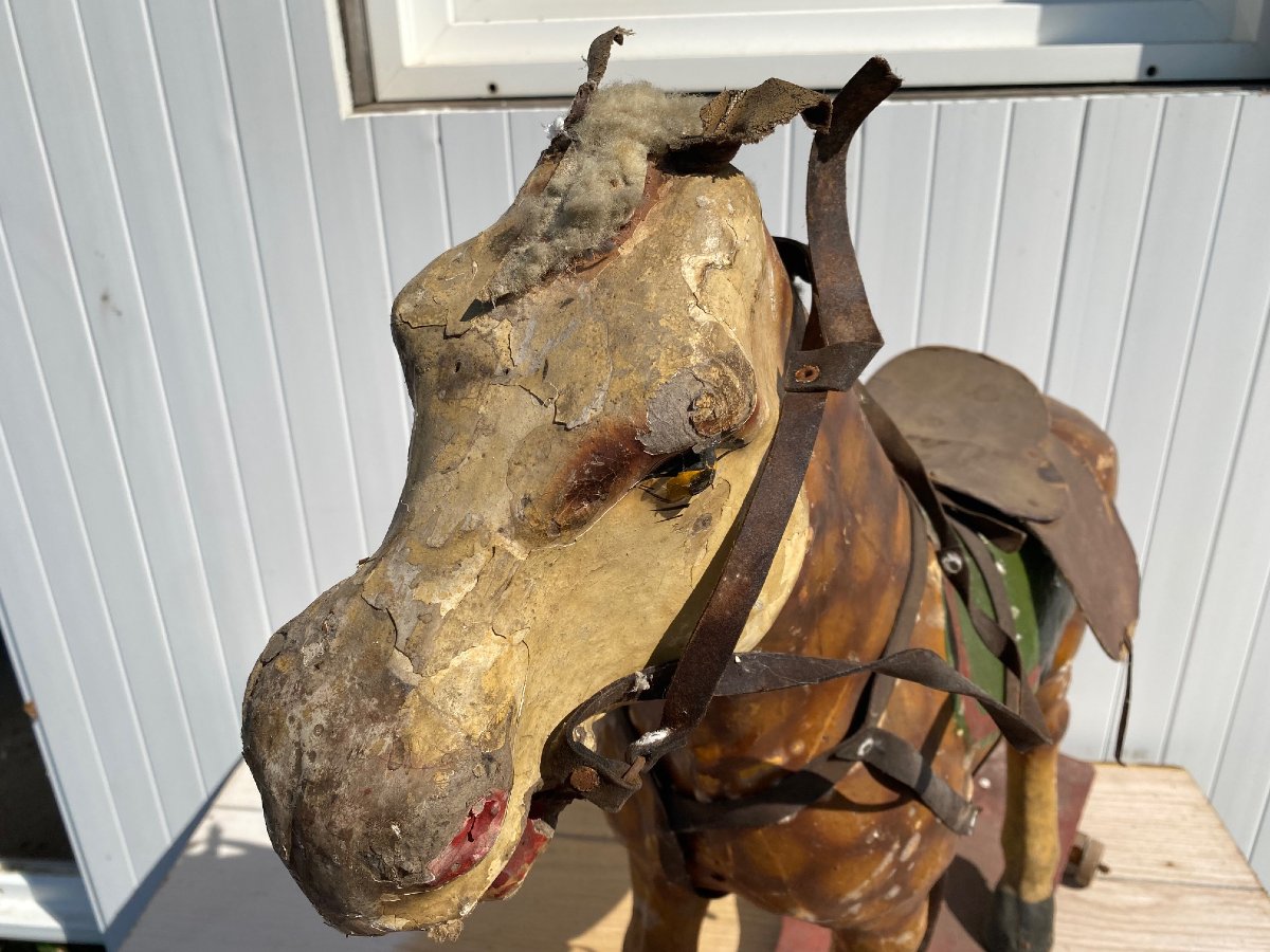 Cheval à roulettes d'époque 1900 en papier mâché et polychromie-photo-8