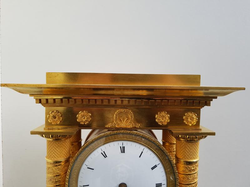 Empire Columns Pendulum-photo-1