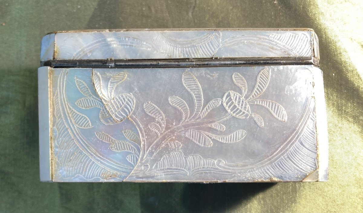 Small Mother-of-pearl And Silver Box-photo-1