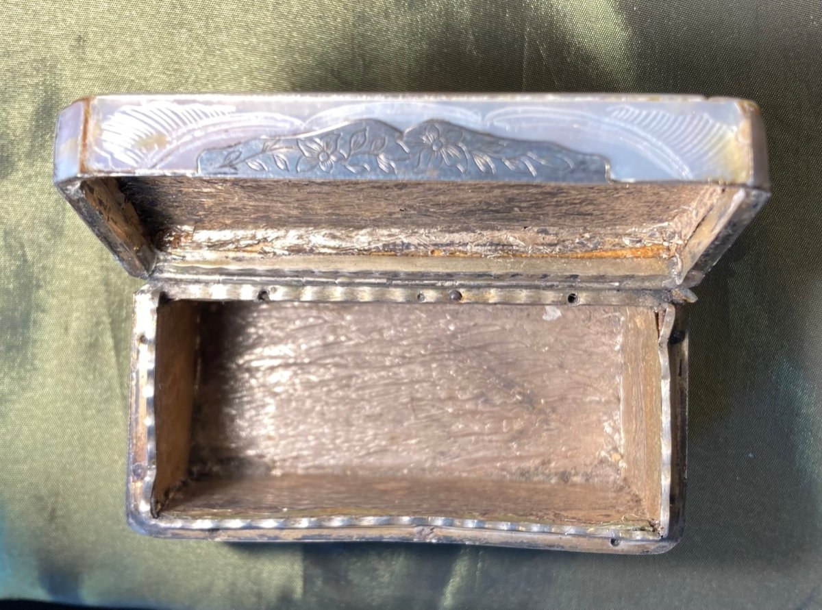 Small Mother-of-pearl And Silver Box-photo-3