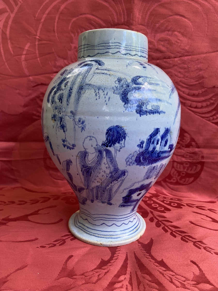 Vase Nevers à décor d’inspiration chinoise