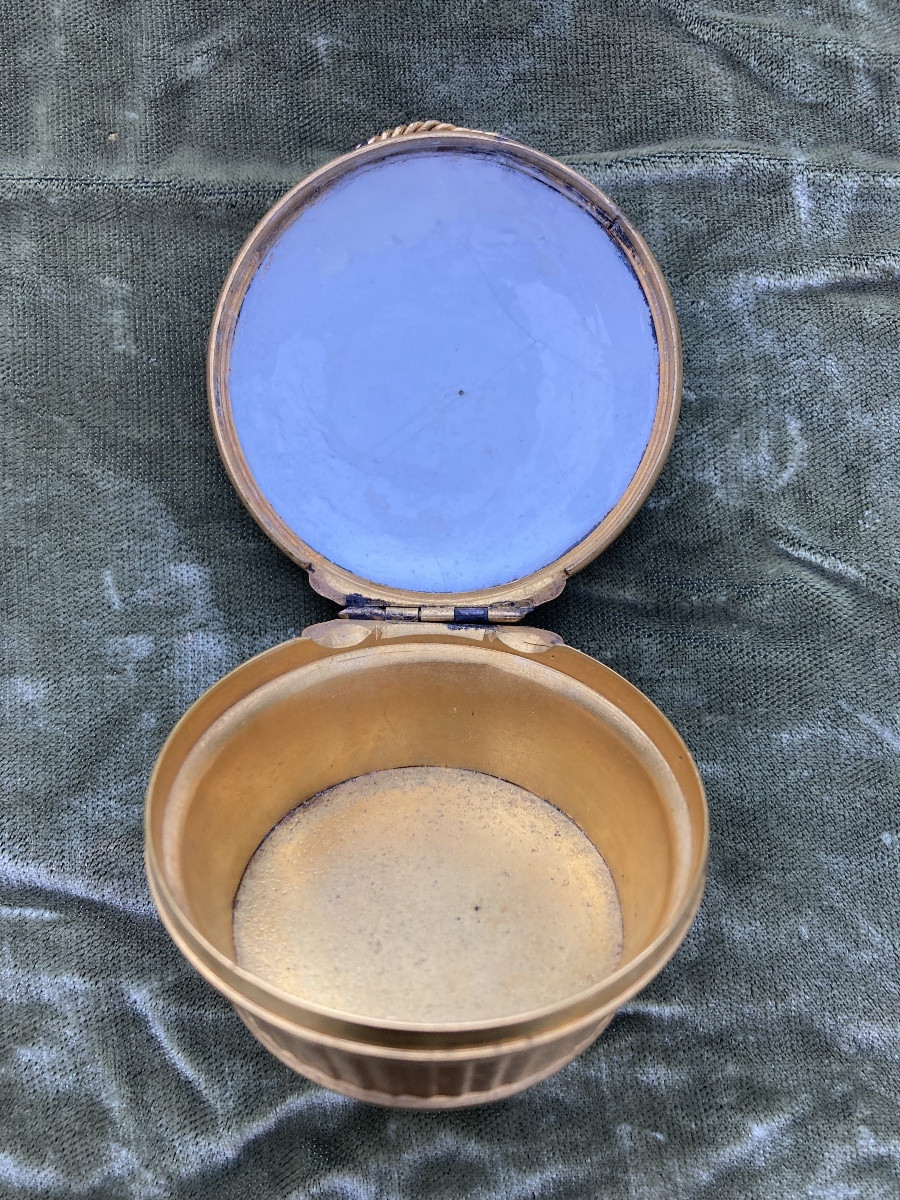 Small Enamel Box -photo-2