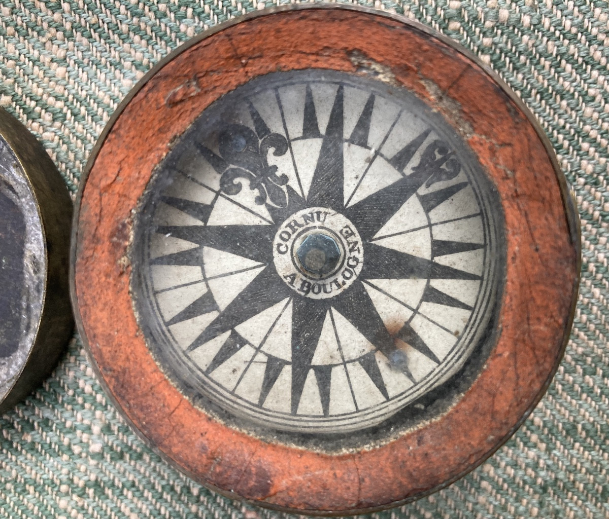 Cornu Compass In Boulogne-photo-2