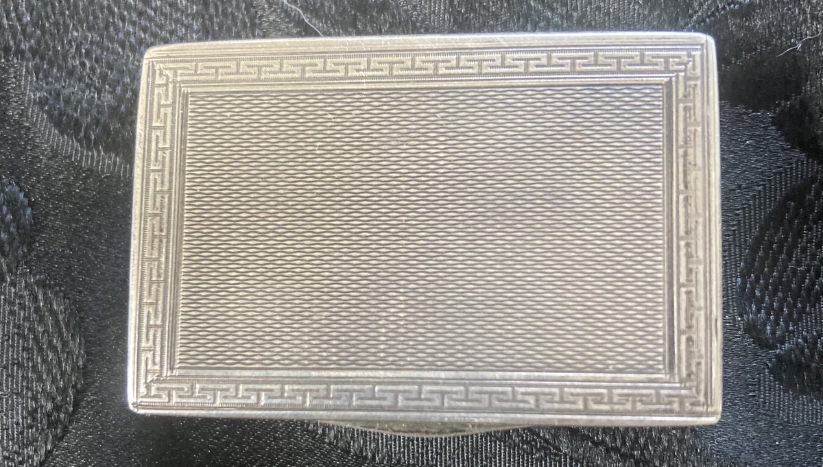 Petite boîte argent avec sa cuillère 