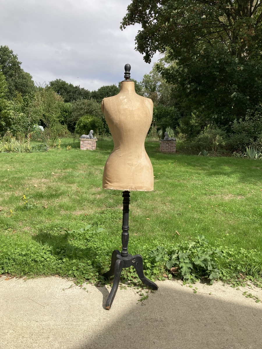 Mannequin taille de guêpe XIXeme