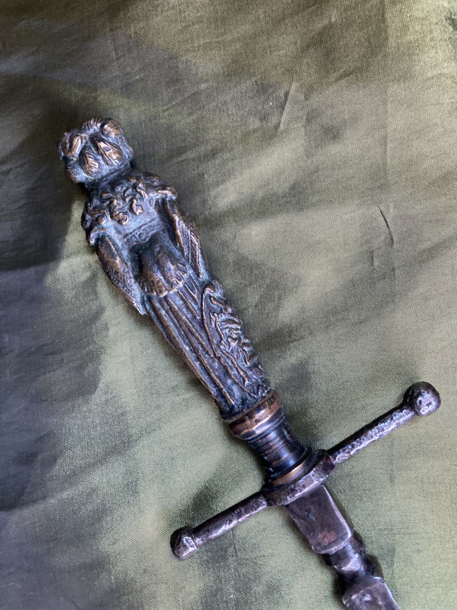 Dagger -photo-1