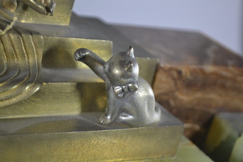Rare pendule bronze Georges Lavroff. Femme au chaton. -photo-5