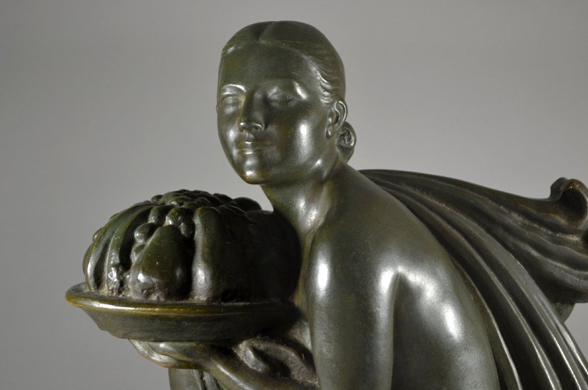 GEORGES VEREZ. Sculpture en bronze art deco . Femme aux fruits -photo-6