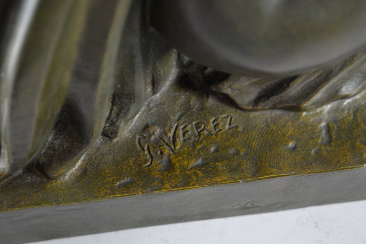 GEORGES VEREZ. Sculpture en bronze art deco . Femme aux fruits -photo-8