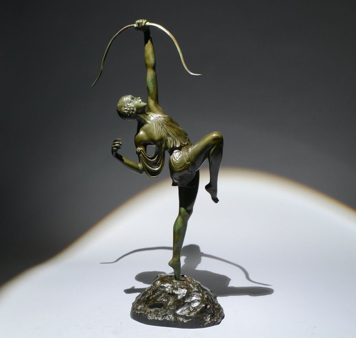 Diane chasseresse 67 cm,  sculpture art déco en bronze de Pierre Le Faguays fonderie Susse