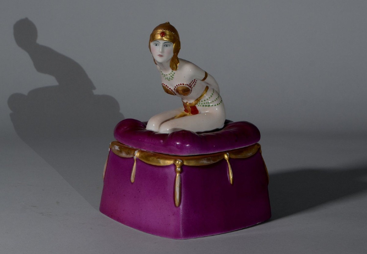 Boîte art déco en porcelaine Dh Chiparus 