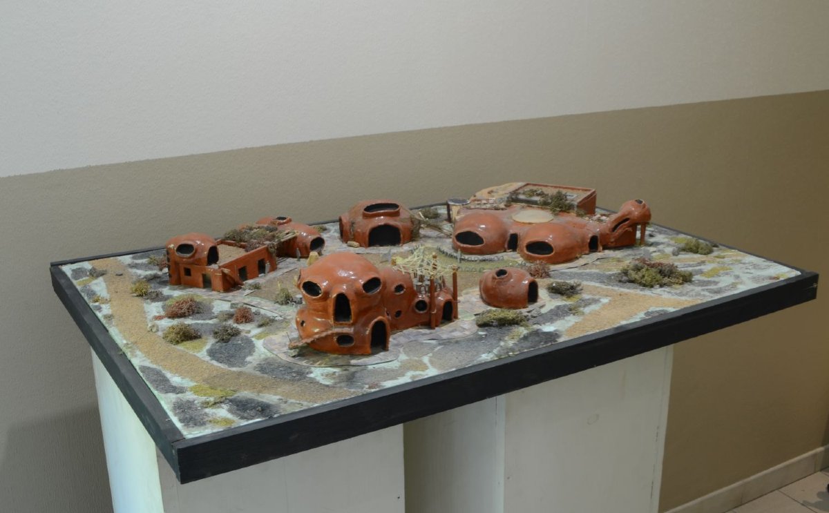 Maquette d'Architecture Organique - Style Maisons-Bulles / Utopie XXe -photo-3