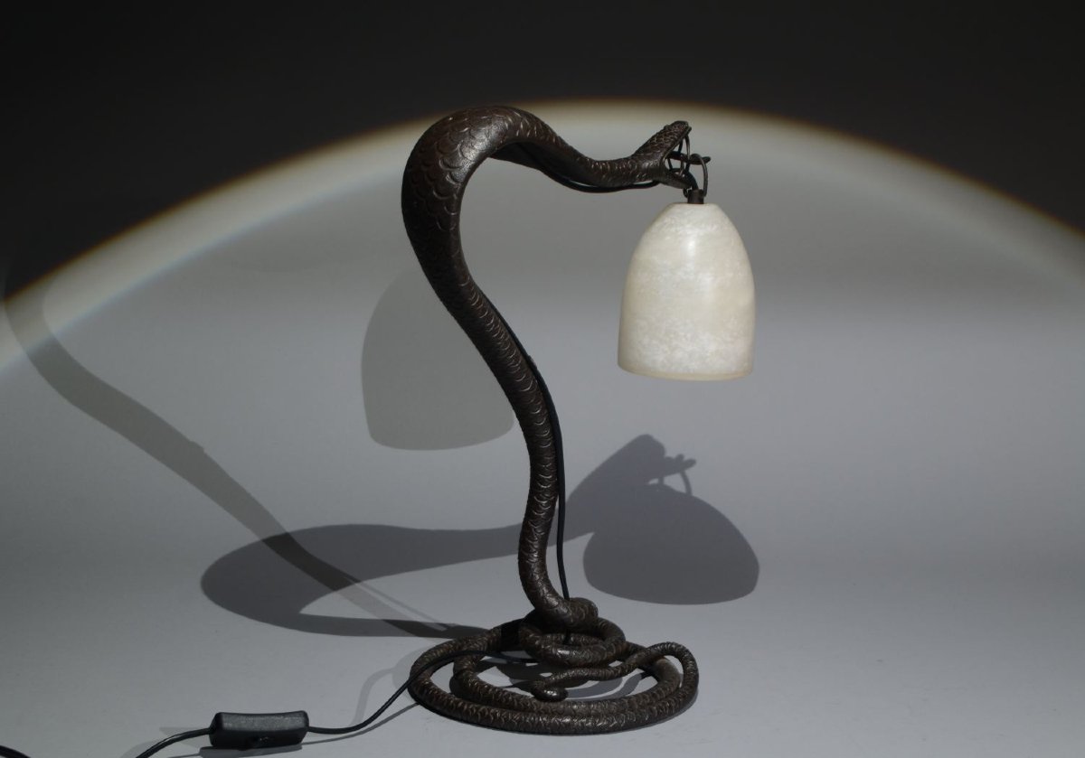 Large Cobra Art Deco Lamp Made Of Wrought Iron And Alabaster. -photo-3