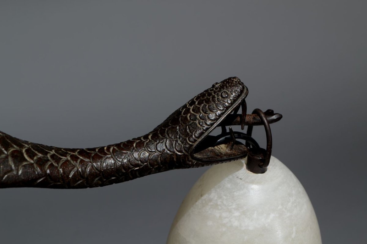 Large Cobra Art Deco Lamp Made Of Wrought Iron And Alabaster. -photo-2