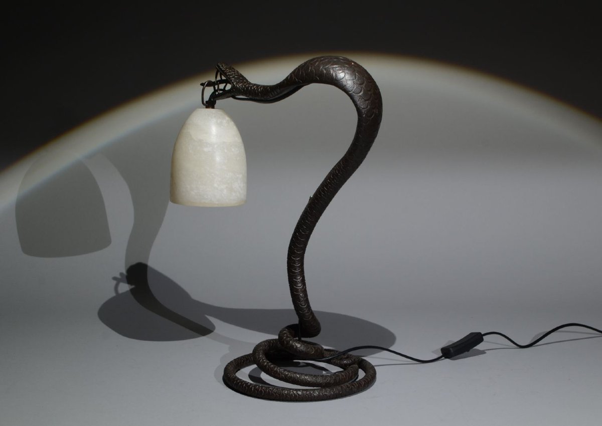 Large Cobra Art Deco Lamp Made Of Wrought Iron And Alabaster. -photo-3