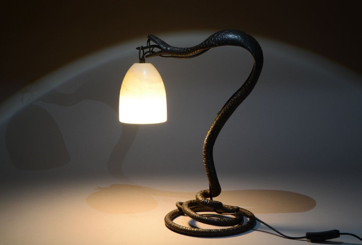 Large Cobra Art Deco Lamp Made Of Wrought Iron And Alabaster. -photo-4