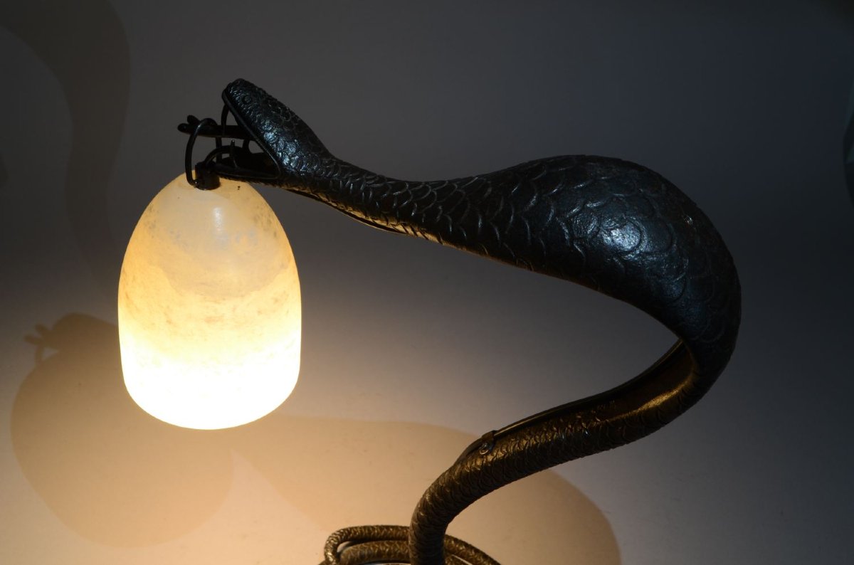 Large Cobra Art Deco Lamp Made Of Wrought Iron And Alabaster. -photo-5