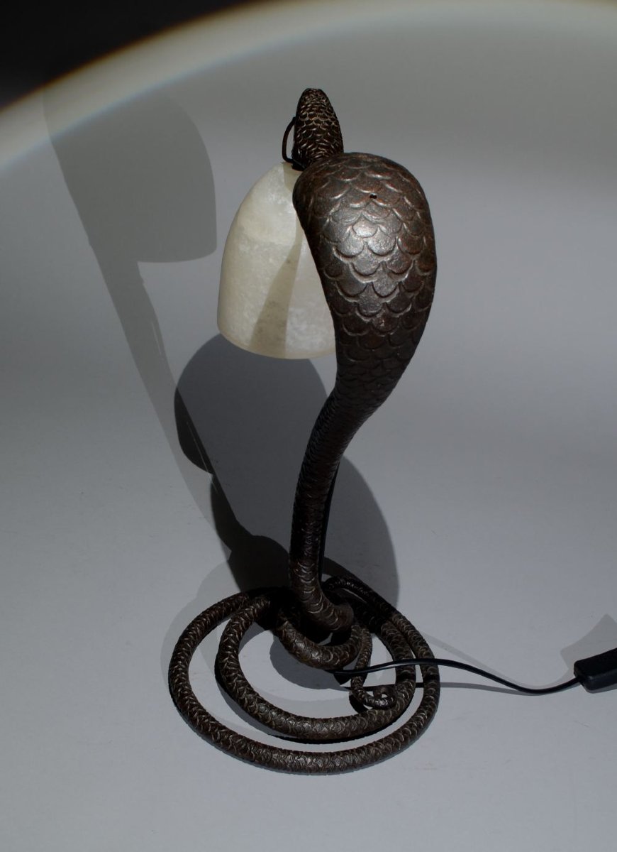 Large Cobra Art Deco Lamp Made Of Wrought Iron And Alabaster. -photo-6