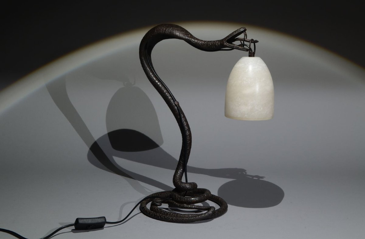 Large Cobra Art Deco Lamp Made Of Wrought Iron And Alabaster. -photo-8