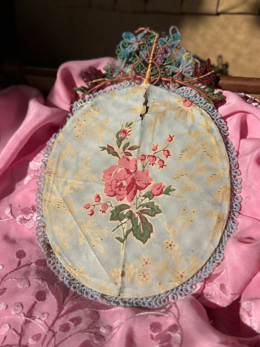 Cadre en perles de verre et broderie avec effigie-photo-2