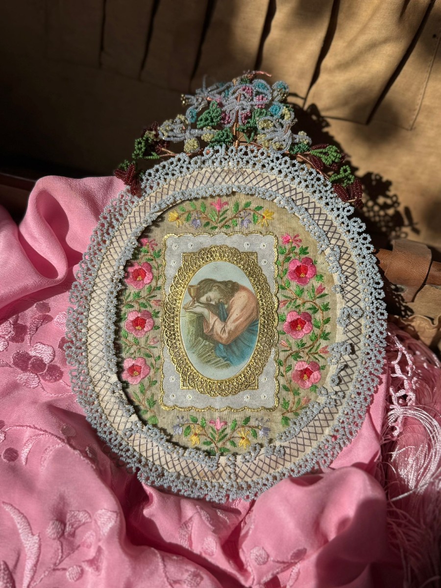 Cadre en perles de verre et broderie avec effigie