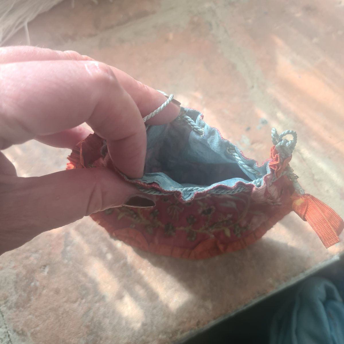 Petite bourse ecclésiastique  brodée du 18ème siècle-photo-4