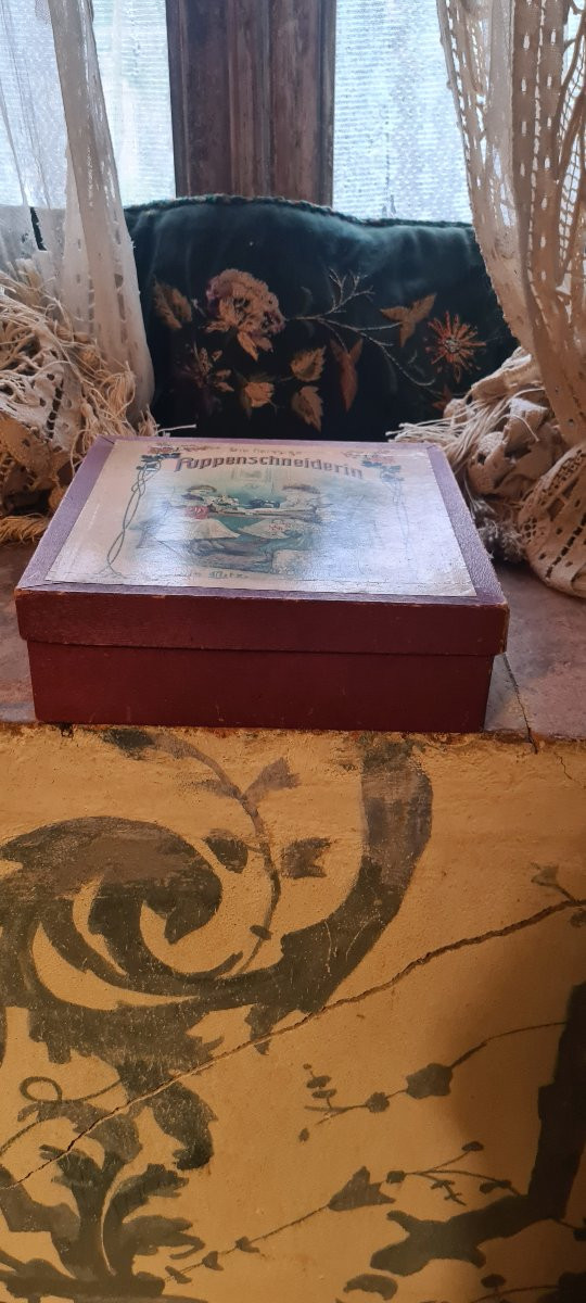 La Poupée Couturière-photo-1