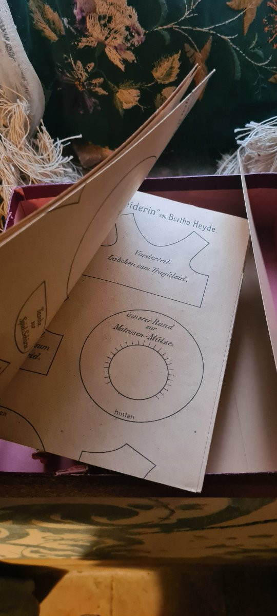 La Poupée Couturière-photo-6