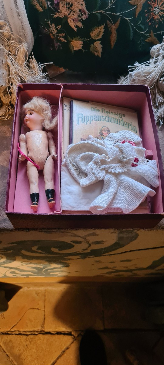 La Poupée Couturière