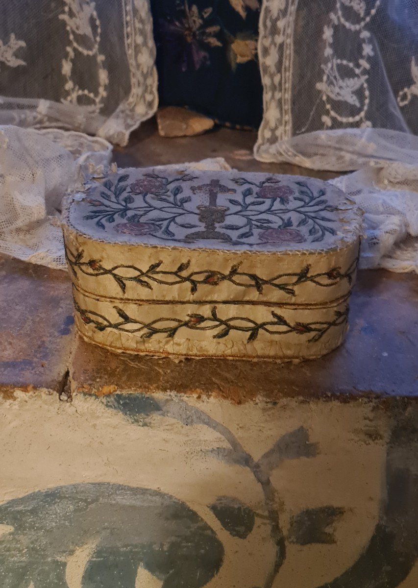 Boîte brodée du XVIIIème siècle