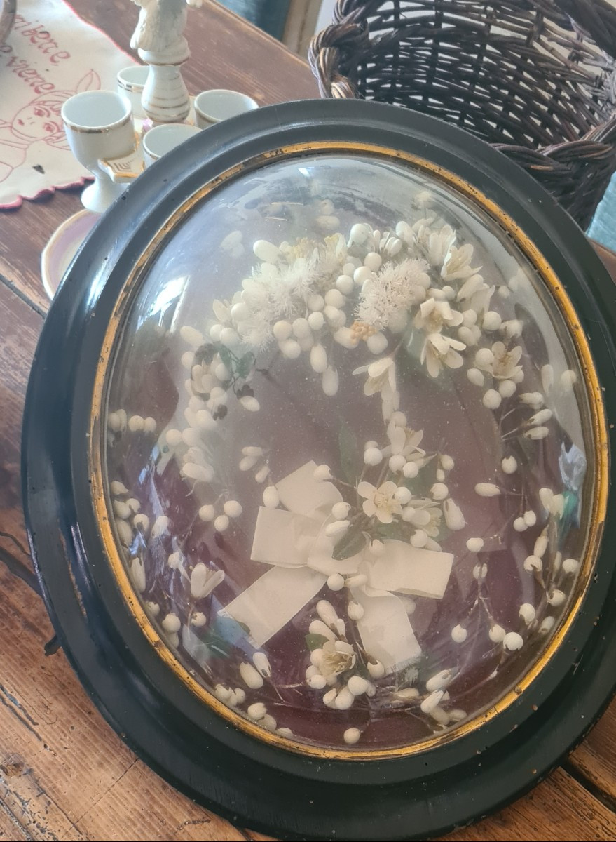 Cadre Napoléon III avec fleurs de cire