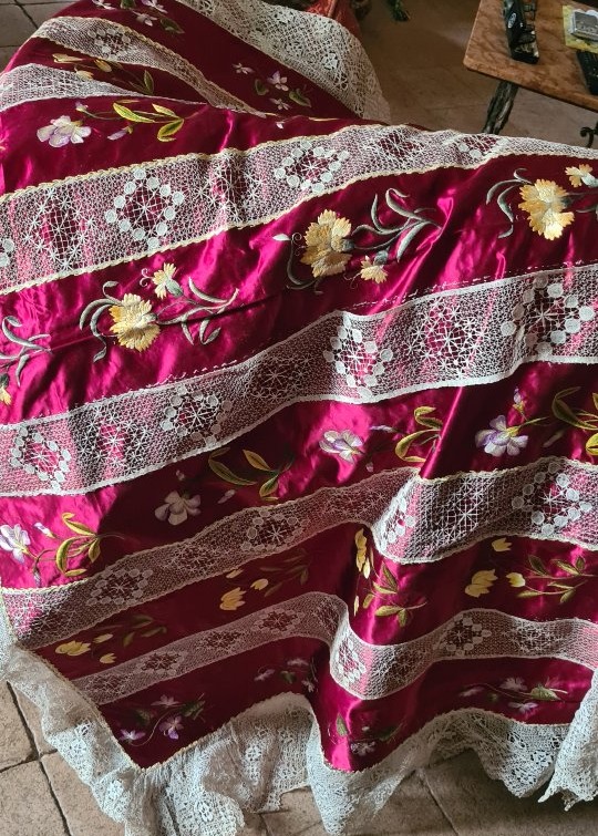 Tissu brodé sur soie-photo-2