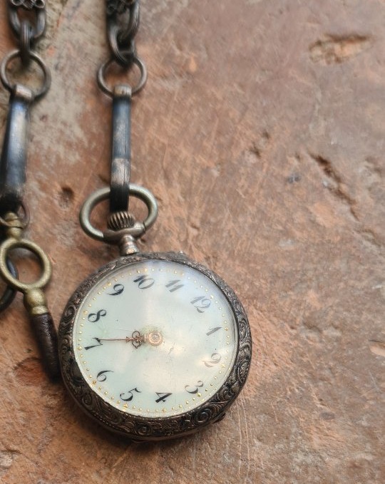 Châtelaine avec montre-photo-2