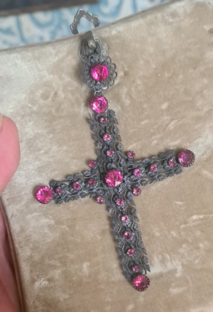 Croix avec strass en argent