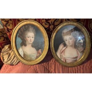 Paire de pastels et leurs cadres raffigurant deux jeunes dames. Période Louis XVI