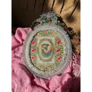 Cadre en perles de verre et broderie avec effigie