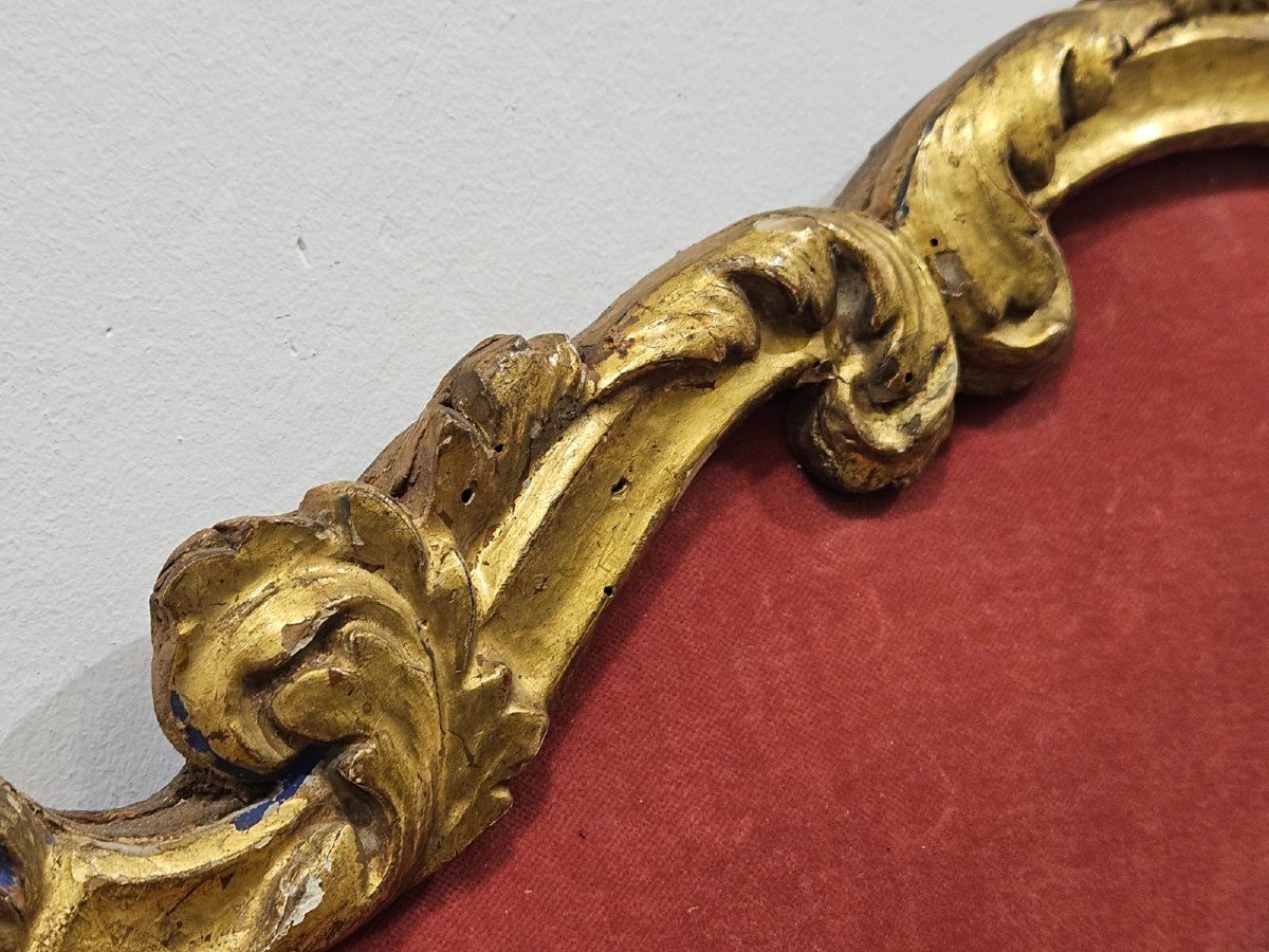 Headboard Made With A Golden Frieze From The 18th Century.-photo-4