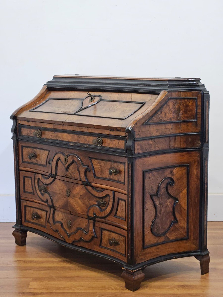 Beautiful Lombard Veneered Flap- 18th Century.