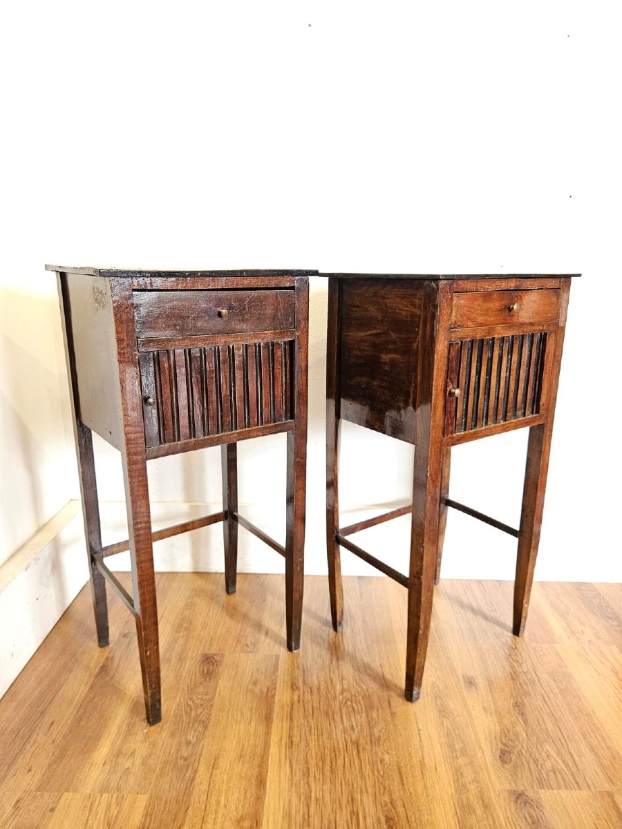 Paire de tables de chevet en noyer – début XIXᵉ siècle-photo-2