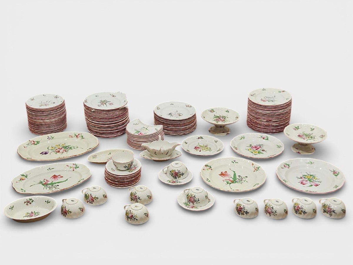 Lunéville Faience Dinner Service, 128 Pieces – Early 20th Century