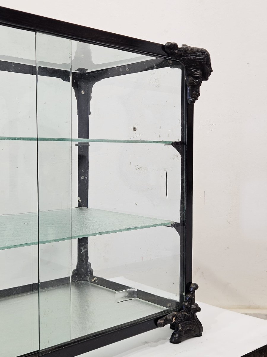 Vitrine d’exposition en fer, bronze et verre – Début du XXᵉ siècle-photo-8
